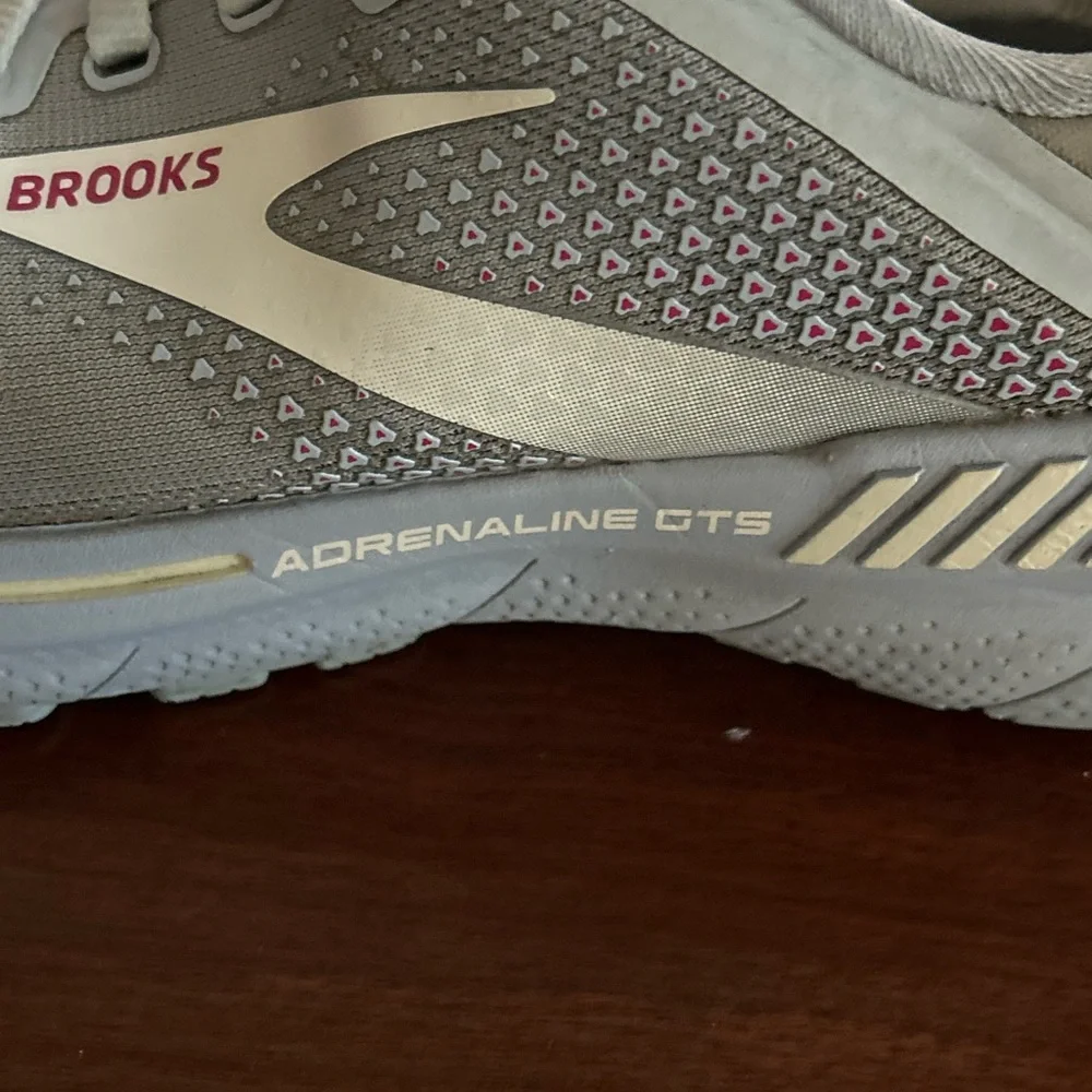 Brooks Women's Adrenaline GTS 22 Running Shoes, Kentucky Blue/White/Rose 8.5 - Picture 5 of 10